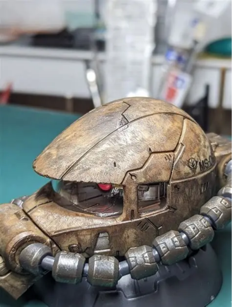 やっぱりザクは、サビと汚し、キズが良く似合うと思います。