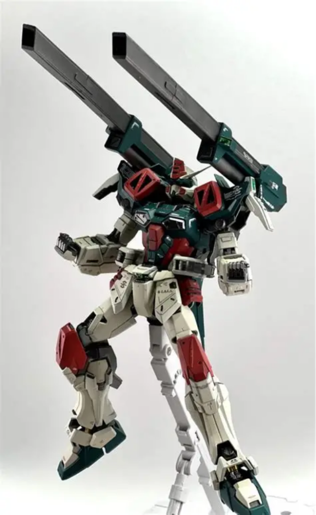 ビームキャノン展開状態。この構造をどうするかはホント悩んだんですが、最終的にキャノン内部にプラ棒を差し込んで繋げるという荒技で乗り切りました。見た目的にはわからないんでまあヨシかと。