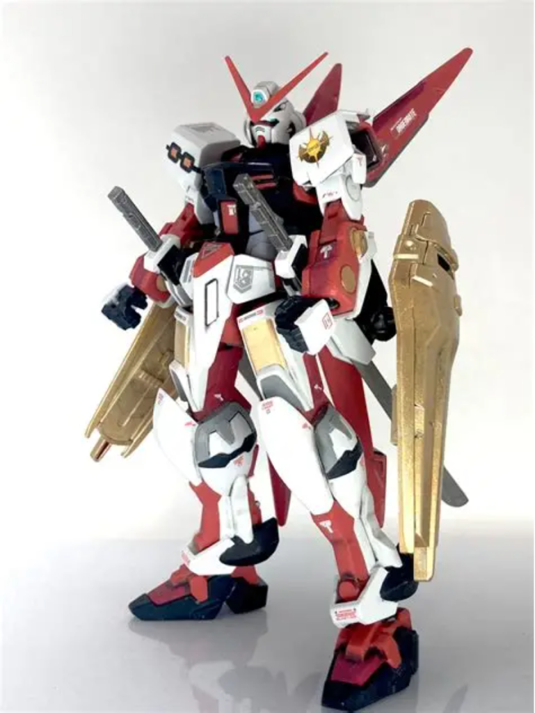 右側にはサイに関連したマーキングが施されている。31「サイ」の数字語呂合わせハロはサイの髪色に近いオレンジ肩にはトレードマークのサングラススカート部にはMettle Sunglasses【根性サングラス】の略「MS」※パイロットになる為、根性をみせた事から共感からそう呼ばれていた(笑)ちなみにこの作品はXでのフォロワー様のイベントで「MS」を絡めたテーマだったので、色々とこじつけがあります(笑)