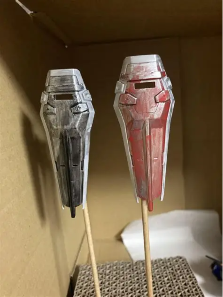 シールドは水性ホビーのゴールドを重ね塗りしまくりました(zaku-kao3)画像は1回目のです。この後何回やっただろう(gundam-kao10)