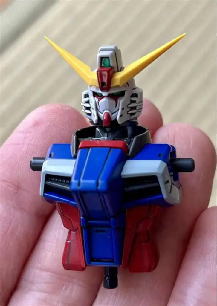 首の可動域を増やすため軸を1ミリほど延長したのですが、ちょっと長過ぎたかもしれません