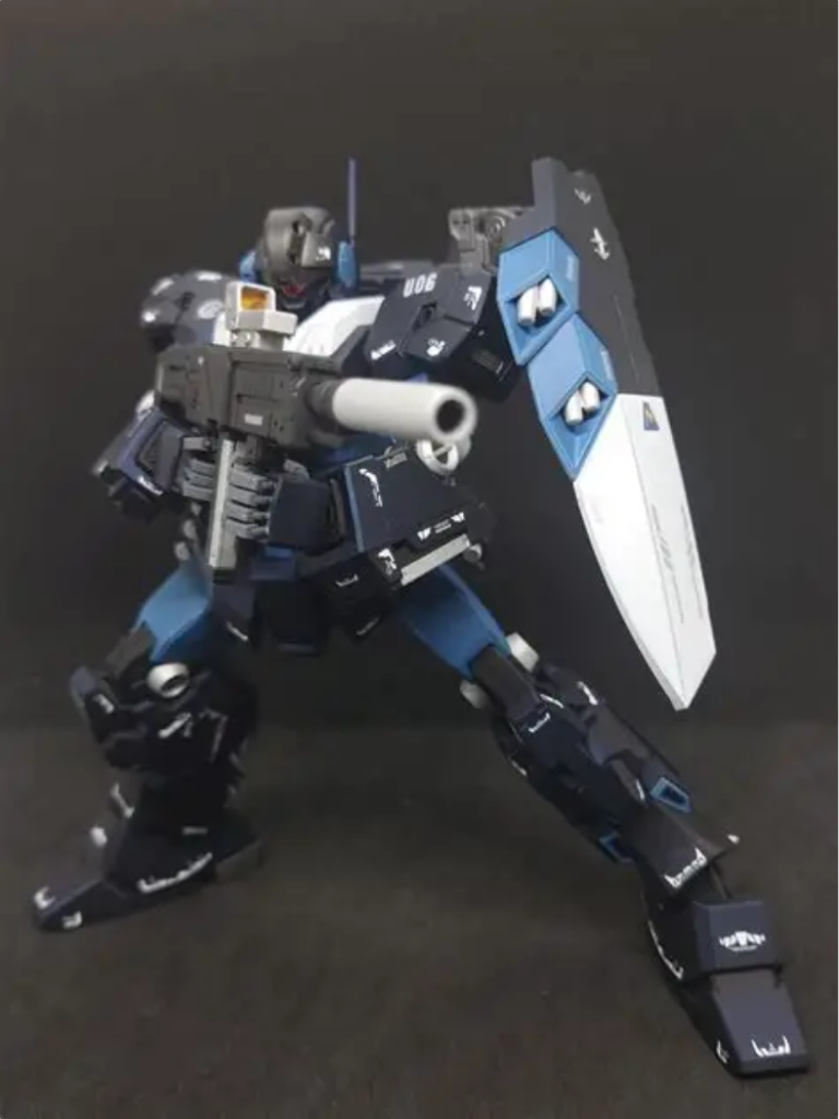 お待たせしましたライフルの両手持ち特殊部隊専用機さながら、このポーズがとてもとても写真映え(gandam-hand1)