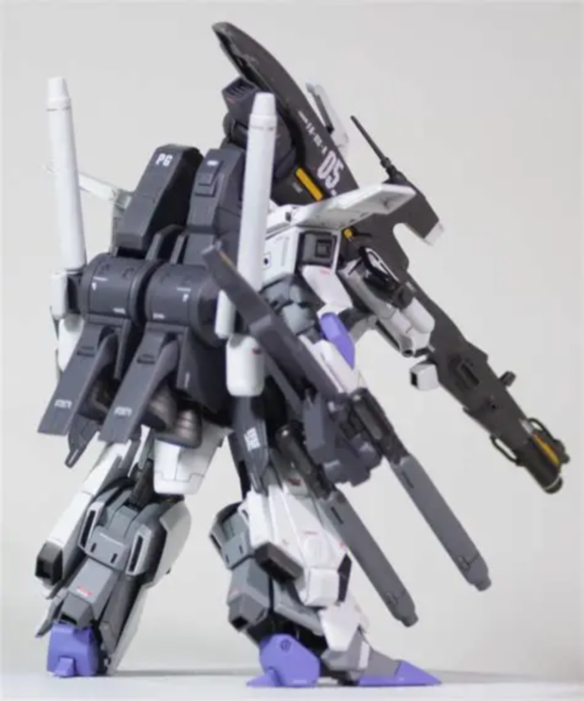 最初は旧キットの増加装甲がほぼHGUC ZZにフィットするので割と軽い気持ちで取り掛かりましたが「せっかくなので増加装甲着脱可能にしよう！」という事でかなり余計な工作が増えて時間がかかるもとになりました。でも結果的に全体的な仕上がりの向上につながったと思うので良かったと思ってます。