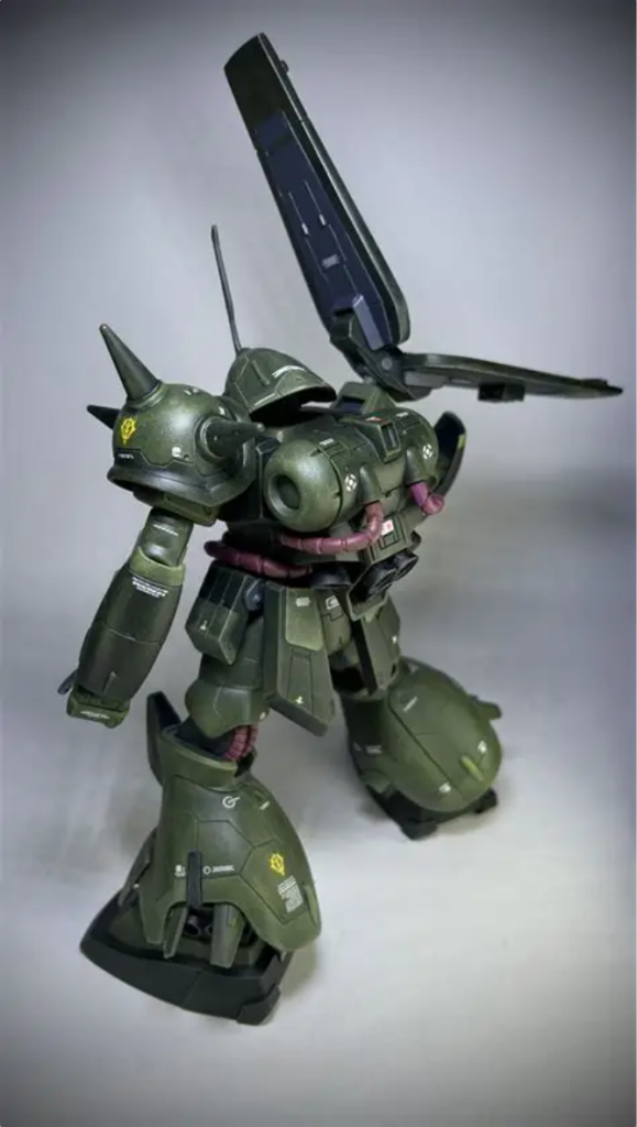 その他モールド追加、胸、腕関節、腰、脚に実施。バックパックの三連ブースター大きいサイズに交換。モノアイはピンバイスで穴を開けて、丸プラ棒を差込む仕様で可動可能に改修。