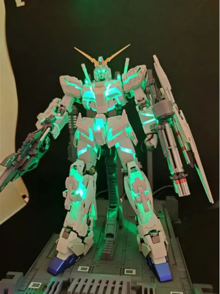 制作あと書きLEDシートが切れるの怖いので仮組は無しでした。以下順番で塗装・制作しましたが休み休みで約２か月かかりました。・本体外装・武装類・MSケージ結果的にLEDシート切れることなく完成してよかったです。気軽にコメントお待ちしています。