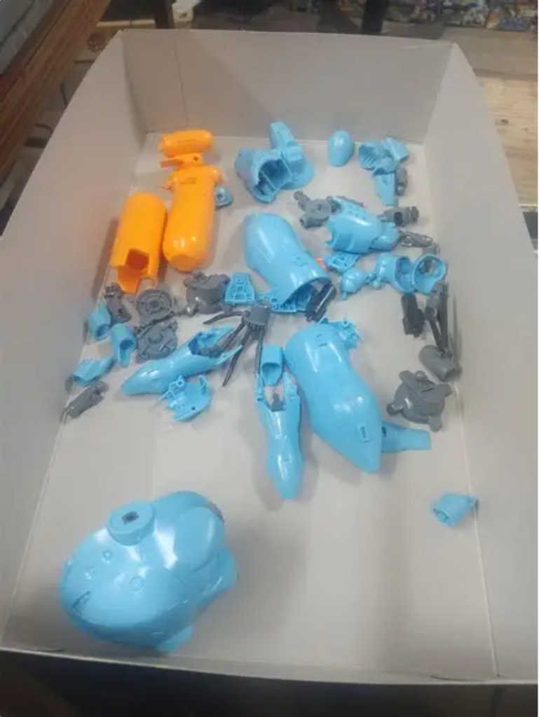 一度バラバラにして、合わせ目消しや洗浄。