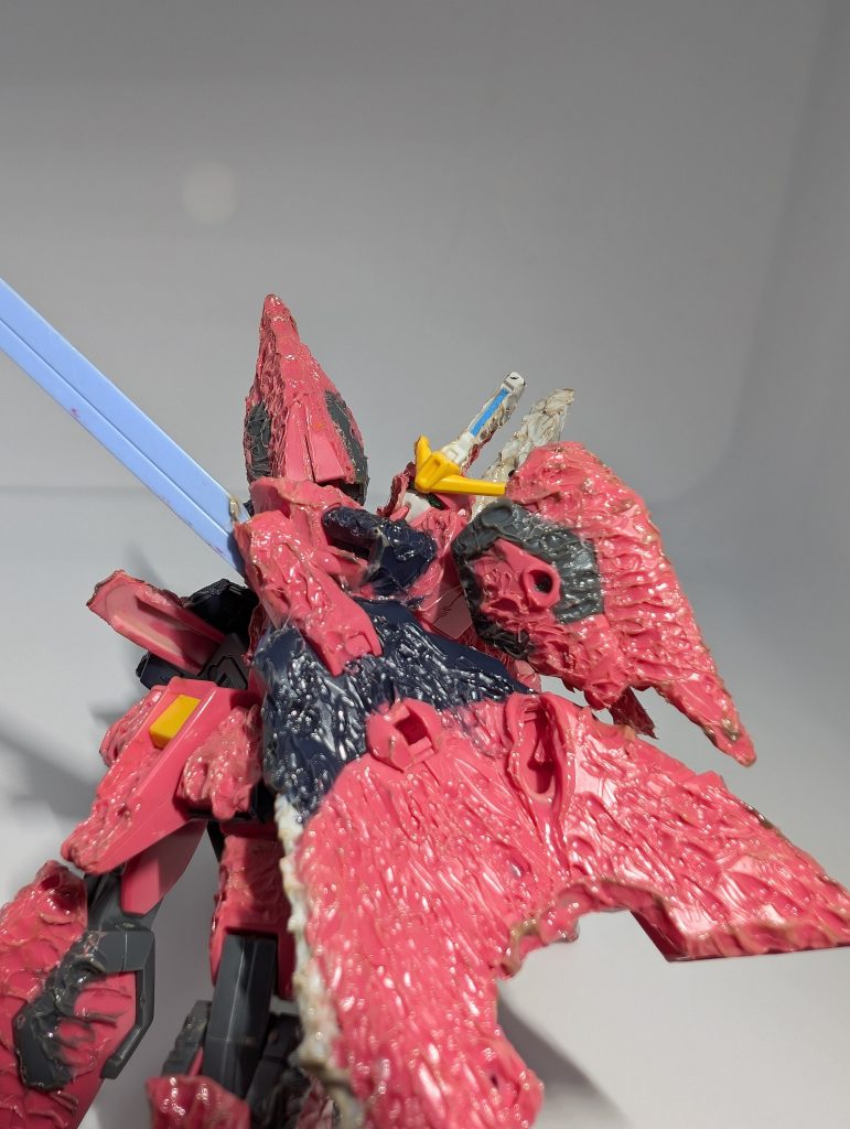 各部位をくっつけて、一部傷を入れるつもりが全身に。