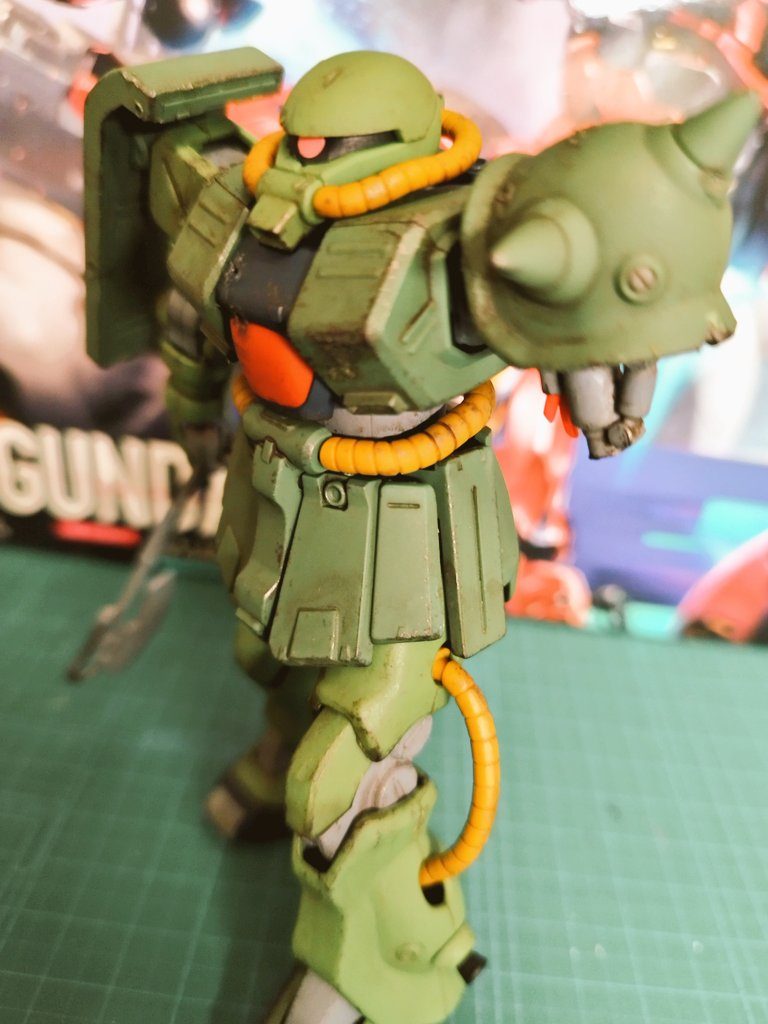 壊れた左腕もいい感じにフレーム感を作れて良かったですね。私の趣味的にもプラモ全体の情報量は元のやつからそんなに変えずに作りました。　