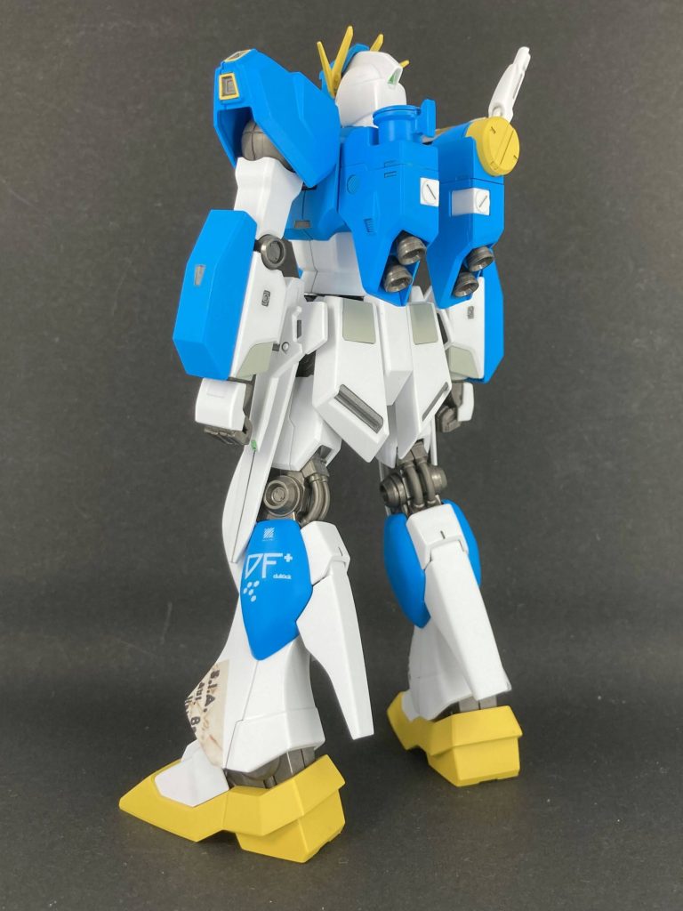 ニュートラルな性能にしたかったのでバックパックはデフォルトのものを使用していますが、本体側に共通二軸穴を開けてありますのでなにかと換装が可能です。