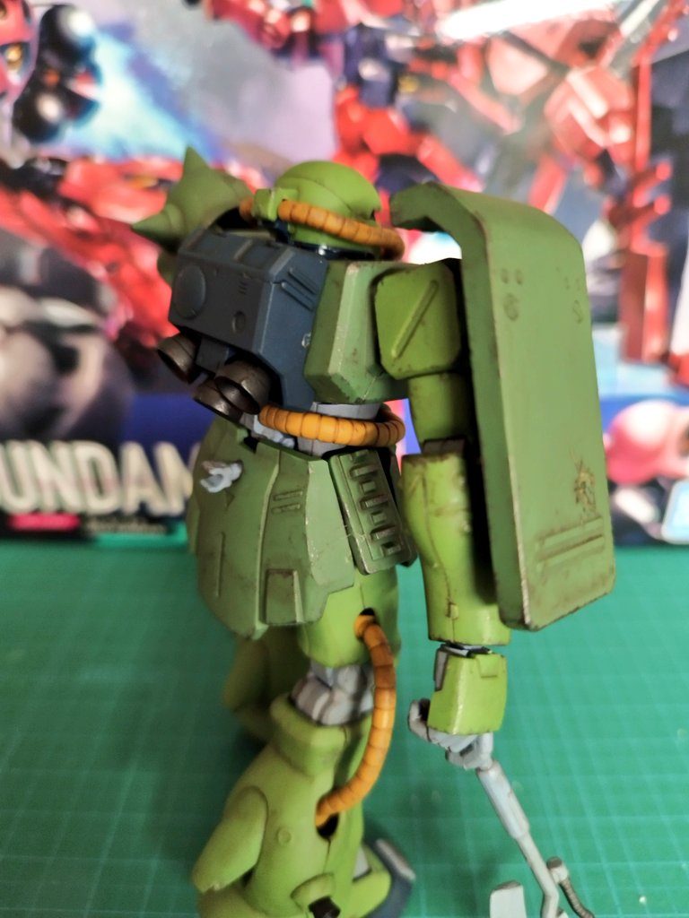 地味にヒートホークに緑色使うのやだなって思ったのでフレームのカラーと同じグレー1色にしました。