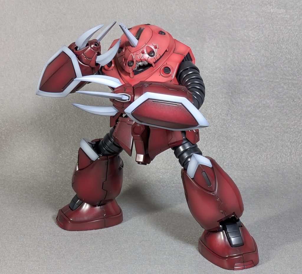 このシーンって頭部ミサイルを撃ち尽くしてるんですよねなぜ造形してしまったんでしょうか…削り落とすのはあまりにも面倒なので塗りましたが…