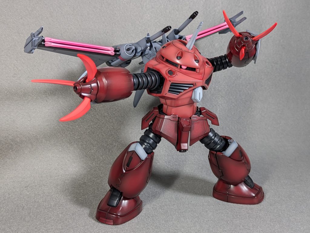 フロントアーマーが干渉するため意外と下半身の可動に制限があります