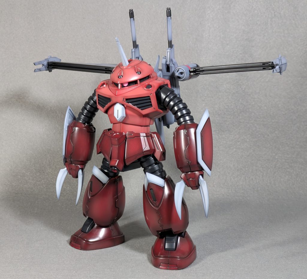 登場シーンのテカテカ具合が印象的だったので全身に薄くパールを吹き、光沢強めで仕上げてみました工作は盾?と膝の先端、爪をシャープ化した程度です