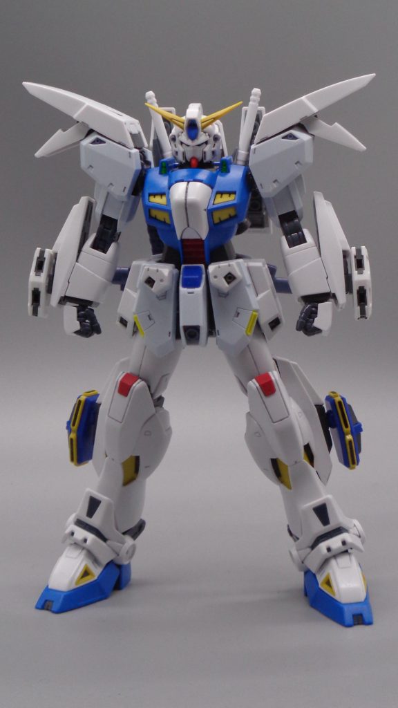 F90BR(基礎研究試験機)サナリィの技術者たちが基礎研究用に秘密裏に建造したF90。フレームはF90Yクラスターを使用(事故によって機体が吹き飛び、試験結果を収集できない事態に陥った経験からコアファイターを内蔵)。装甲はオリジナルナンバーのF90のオーバーホールで交換された装甲のリサイクル品や、量産原型機のF80ガンレイドなど互換性のあるものが使用されている。