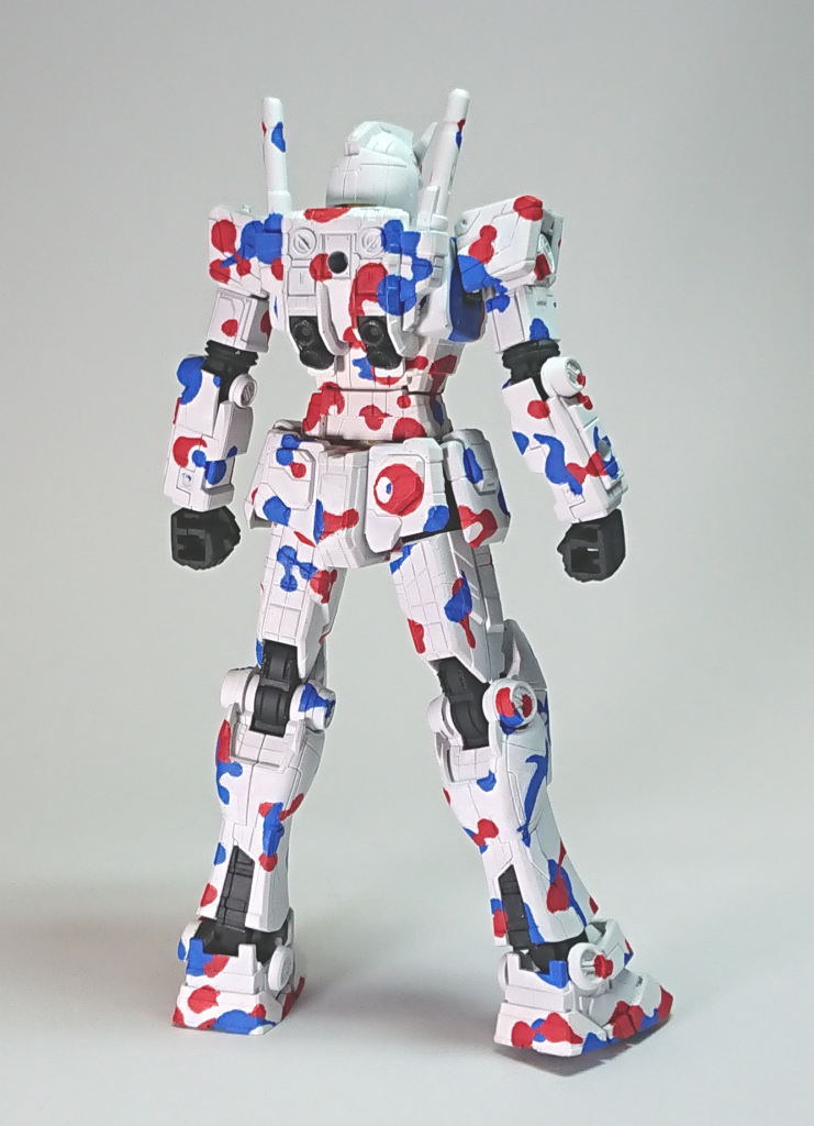 お尻に目玉はミャクミャクと同じに。右脛のイルカみたいな模様が気に入ってますが、上手く写ってませんね。