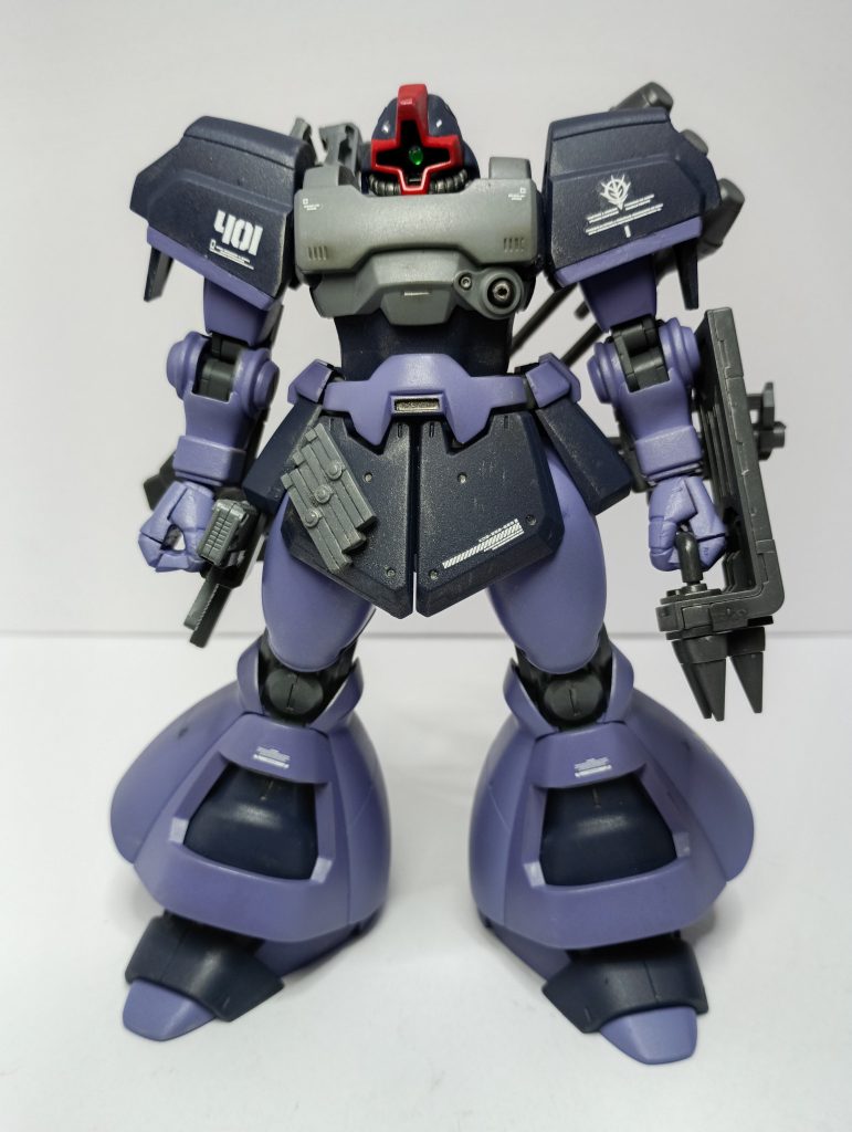 バラ売りのリックドムツヴァイの頭と胴体が手に入ったので、ストックしていたドム系のパーツを駆使して作成。