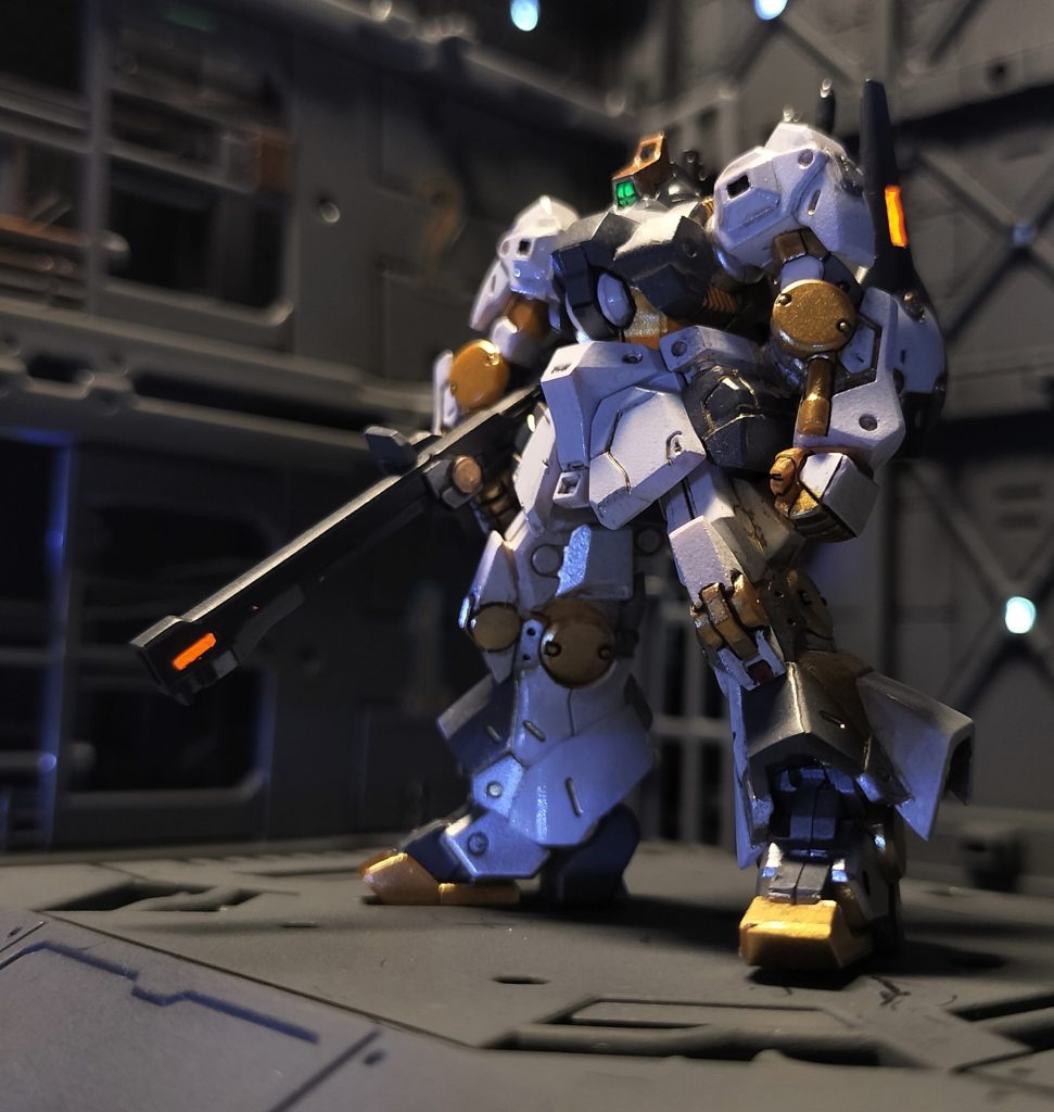 1.    「γガンダム」の開発コードのもとに開発された、エゥーゴ初のモビルスーツ。謎の青年将校クワトロ・バジーナ少尉(当時)がもたらした「ガンダリウムγ」が初めて採用された機体である。