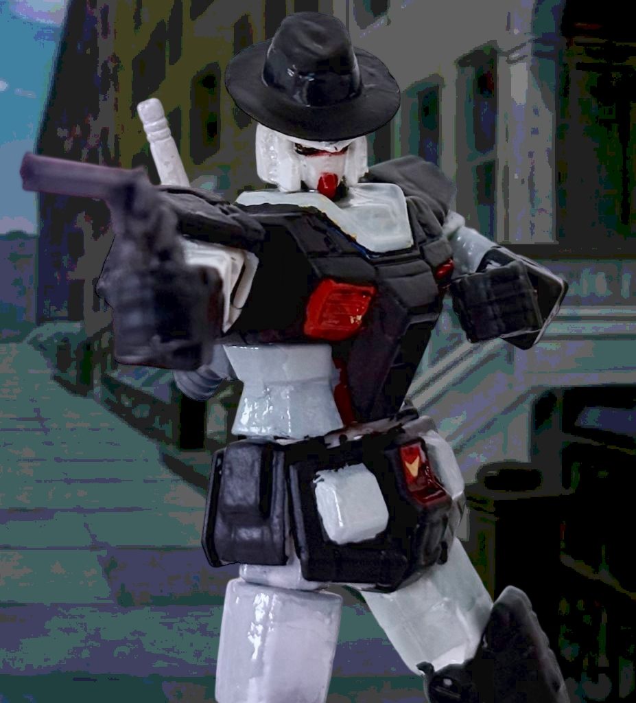 なぜこいつに帽子をかぶせたかというと先日買ったアルセーヌガンダムがシルクハット🎩をかぶっていたので、リアル頭身でも似合うかどうかやってみたかったから。