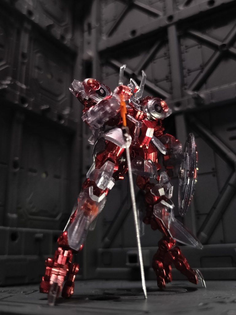 2. 大型船につき海賊のMSが艦内に侵入した際に迎撃することに特化した装備として、シールドとヒートソードを主兵装とする。艦内では飛び道具が使えないためだ。