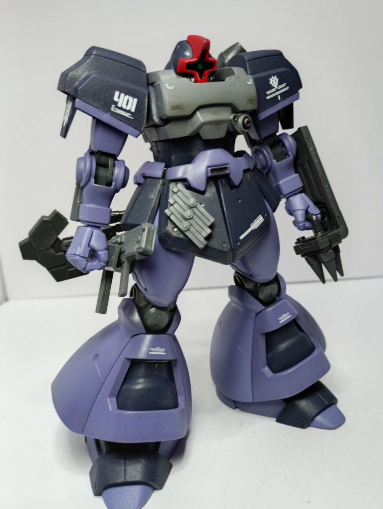 脚と肩はドライセン。腕はシャア専用リックドムです。何気に頭部および肩の形状の変更。腕の二重関節化。胸部の張り出し、胴体部の延長などを行っています。