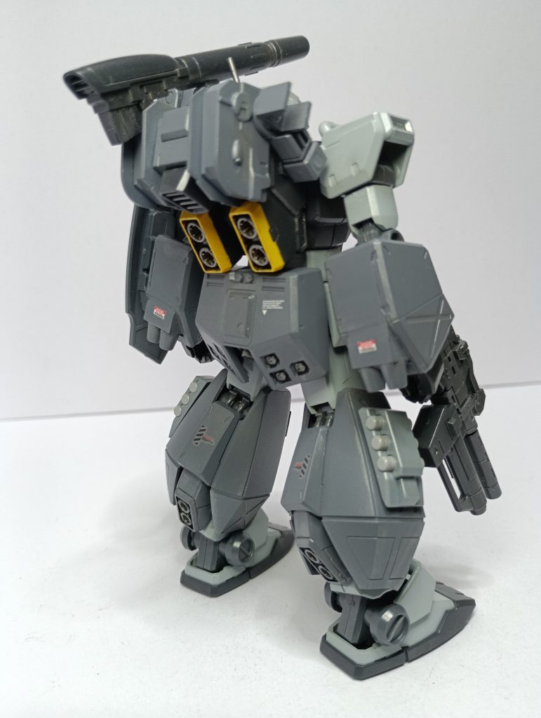 背部。GMストライカーのバックパックにガンキャノン最初期型のバックパックを付けています。脚部アーマーに隙間があるので、GMストライカーのバーニアを追加しています。