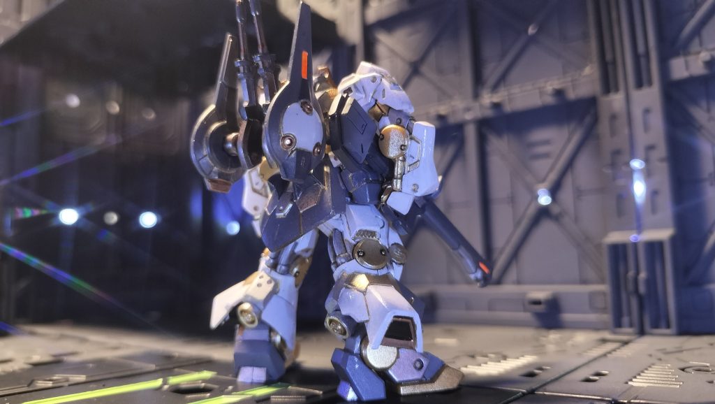 3.    アンチ・ティターンズの活動としてエウーゴを率いる地球連邦軍将校だったブレックス准将は、スペースノイドと共生して未来を切り開く理念をもつが、その理念のシンボルとしてこのMSをガンダムと名付けることにこだわり、ゆえに開発コードネームが「γガンダム」となっている。