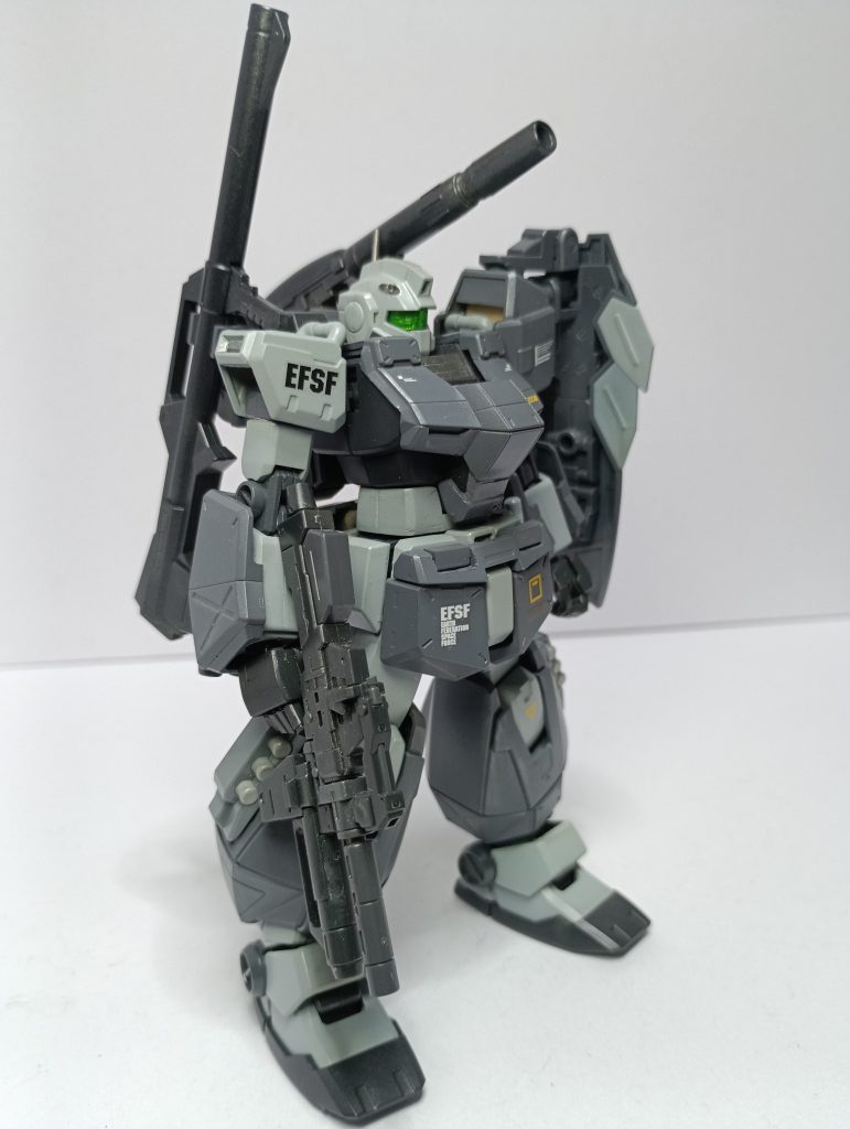 バックパックにラックを付けているので、ハイパーバズーカも取り付け可能。