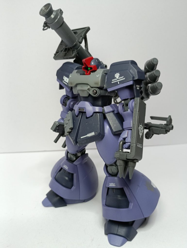 バズーカを装着した状態。ちなみに機体の配色は主にガイアノーツの「ダークブルーイッシュパープル」と「若葉女子高・紺」で、美プラの専用カラーですがいい紫具合ですW