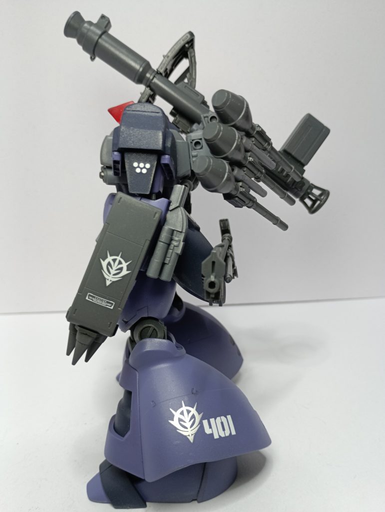 以前も作成したシュツルムファウストのラック。シュツルムファウストの間にはビームサーベルを2本仕込んでいます。