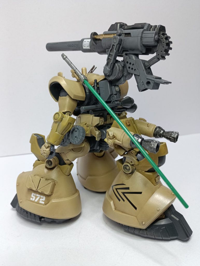 ３基目の脚部ユニットは地上だとバックパックとしては重すぎるのでオプションパーツになるはずですが、運用自体は高速形態こそがデフォルトだと思っています。