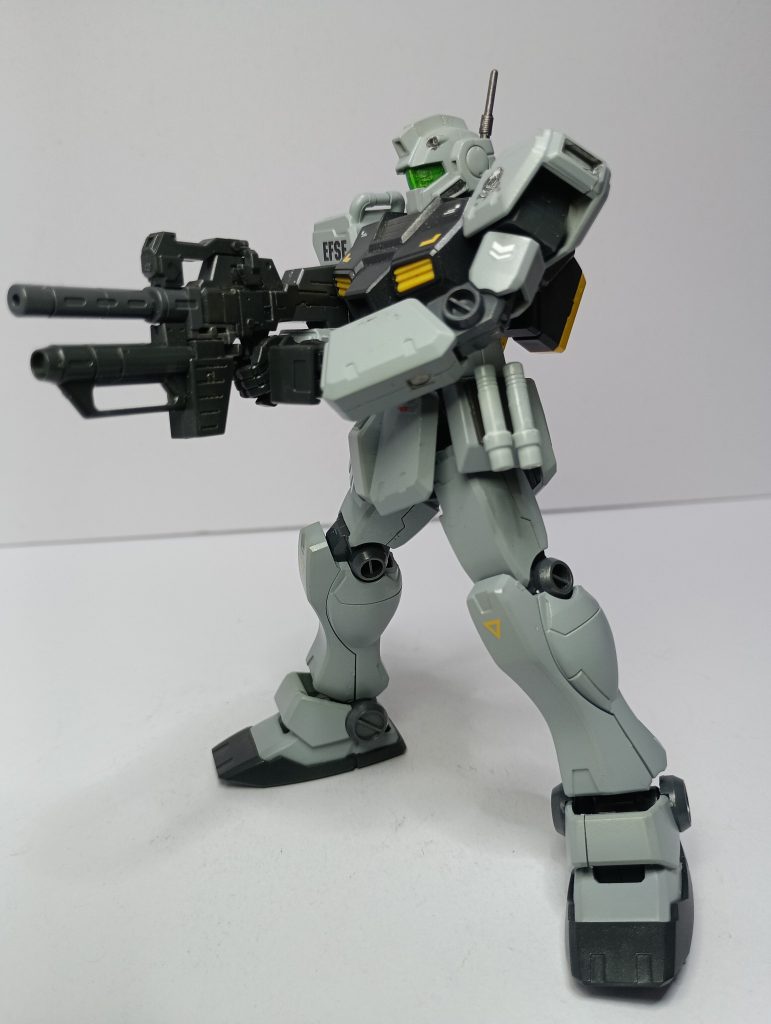 ビームライフルはシステムウェポンキットのものを使用。ビームサーベルは腰部に移動しています。