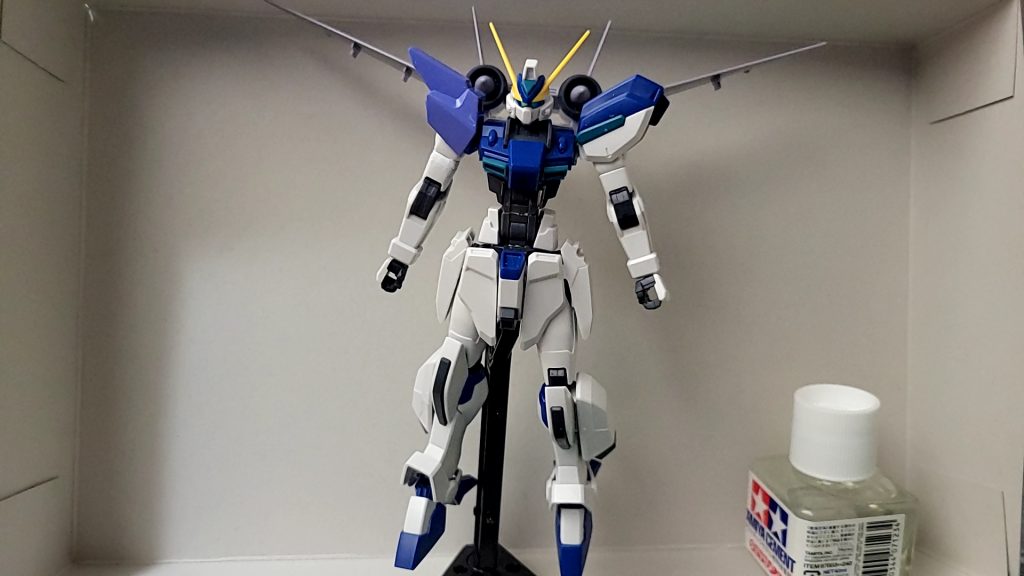 お腹の部分にコトブキヤのジョイントを取り付け脇腹のパーツは3分割して左右のパーツだけを取り付け