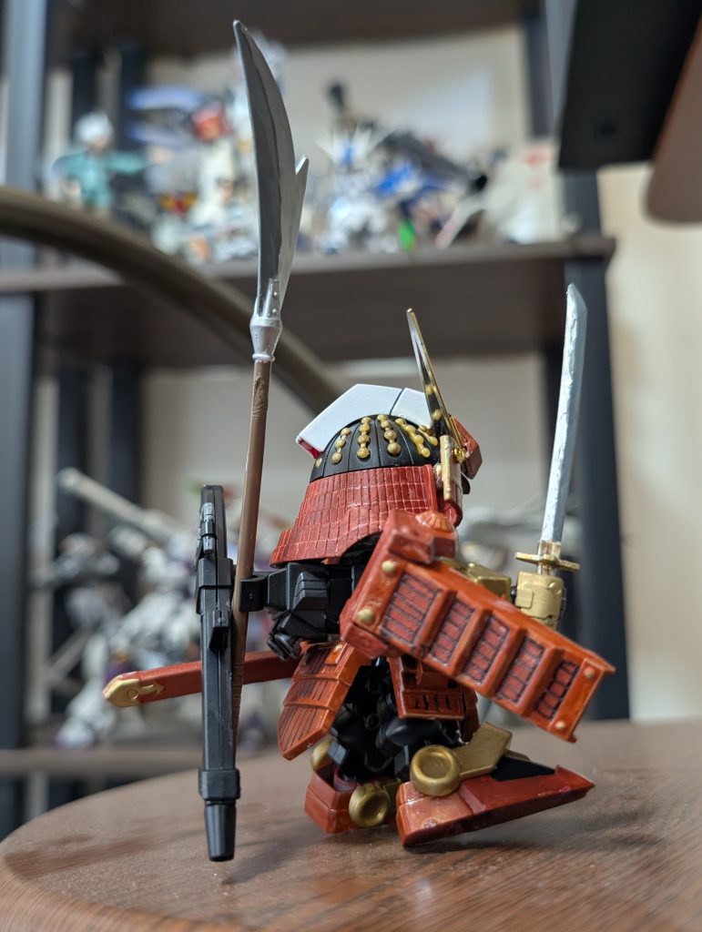 わたくしは塗装する際あまり設定色を意識したりはしません。しかもエアブラシも持ち合わせてはいないのでひたすら筆をガシガシ走らせることになります。