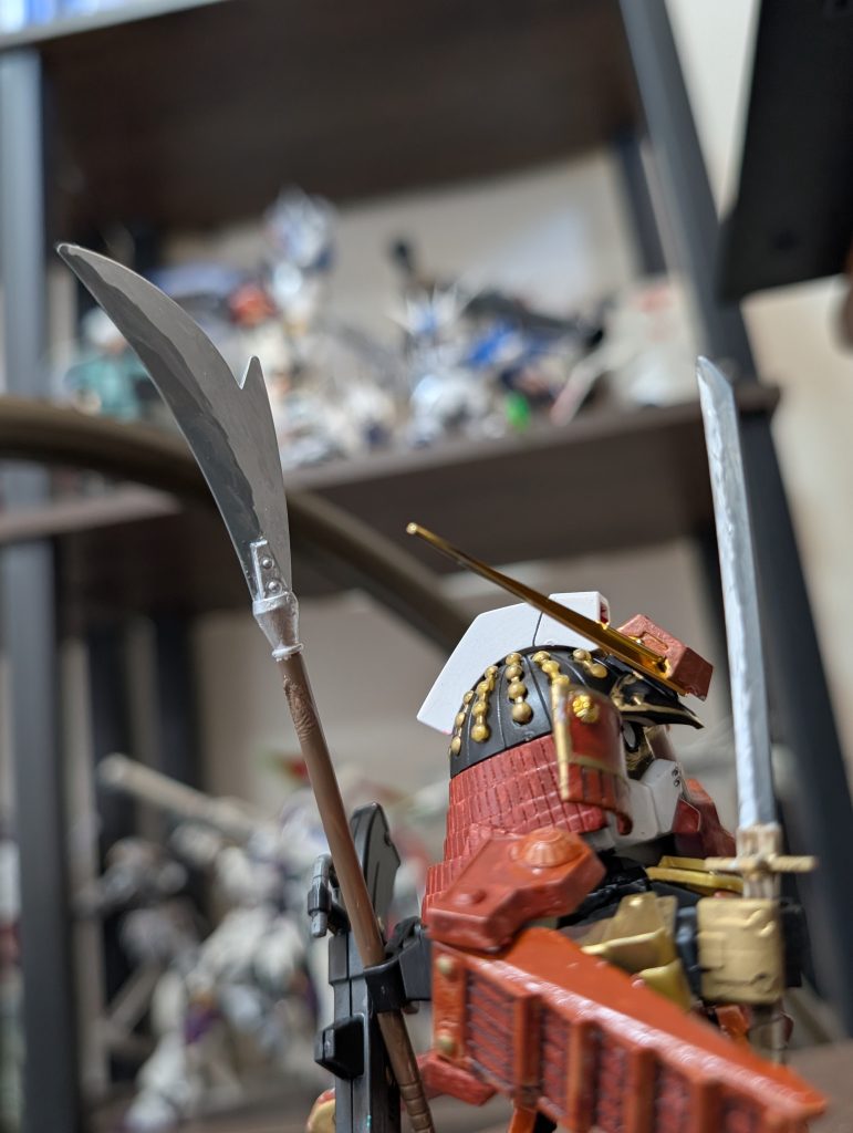 武器の刃部分を2色にしているのも多少のこだわりですが普通に手が震えていますねっ！