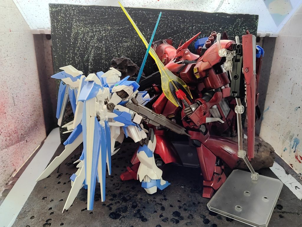 全体図わかりづらですが背景に岩とか浮かんでいるようにハリガネで刺してます。