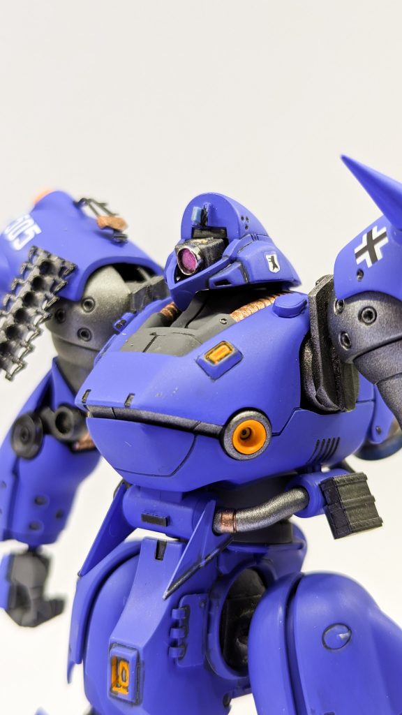 モノアイ周りは100均材料と未使用のポリキャップなどを駆使して作り直しましたインターネットを参考に可動にもチャレンジ