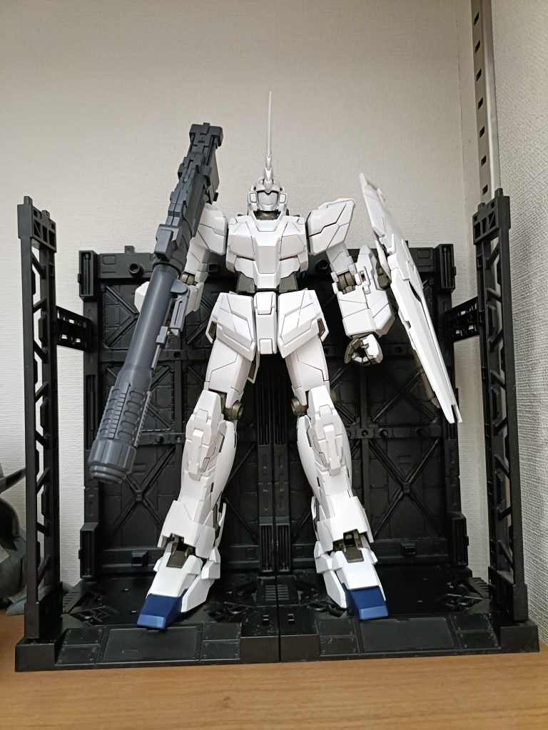 ユニコーンモード直立でケージに収めておきます。