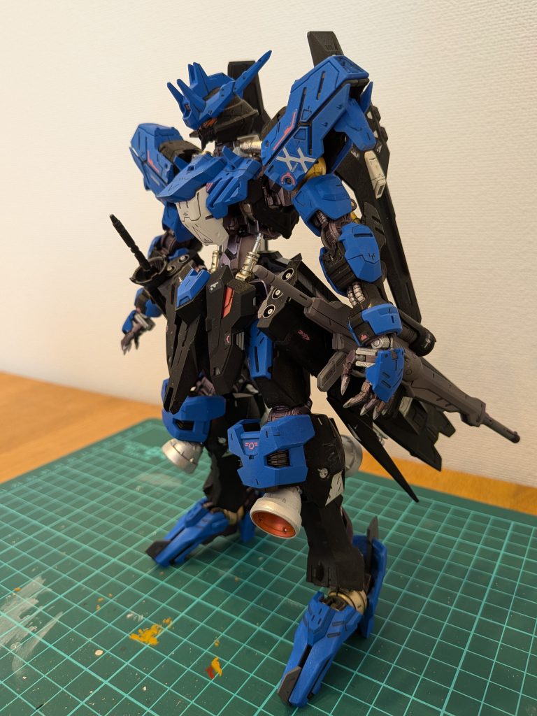 リビングでちまちま作っていたので、一ヶ月以上かかりました。