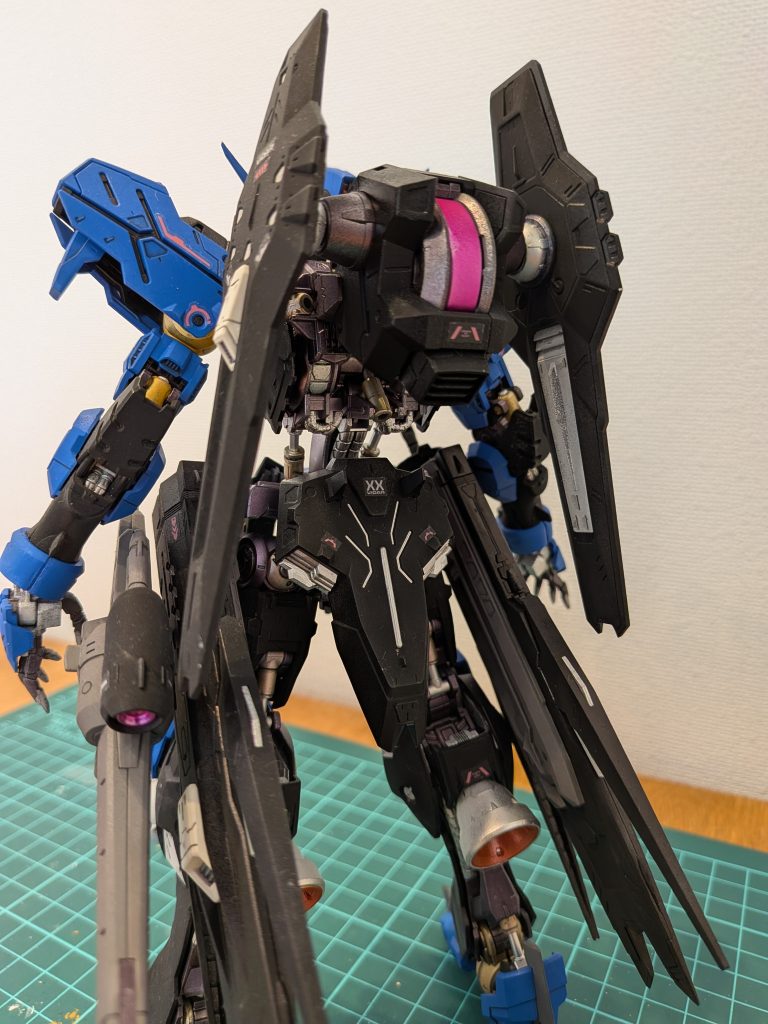 GMASでのMGの全塗装は初めてだったのですが、かなりのムラができてしまいました涙