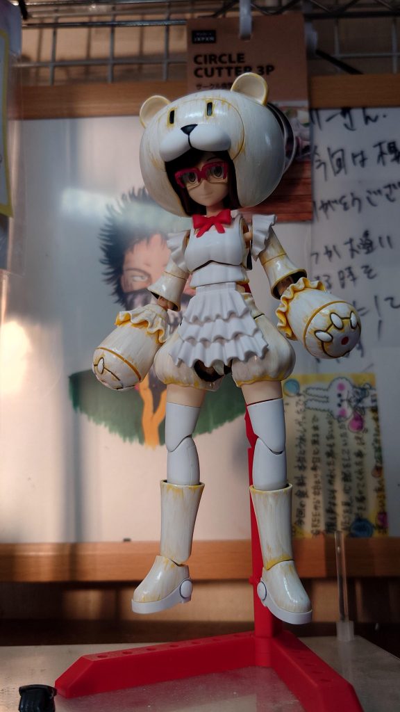 迷彩塗装開始。