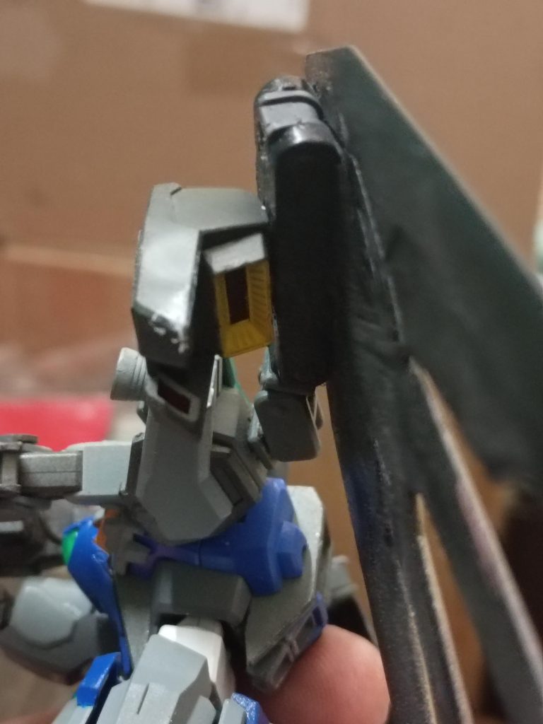 スラスターを追加しようとしましたが、閉じると邪魔になってしまいました