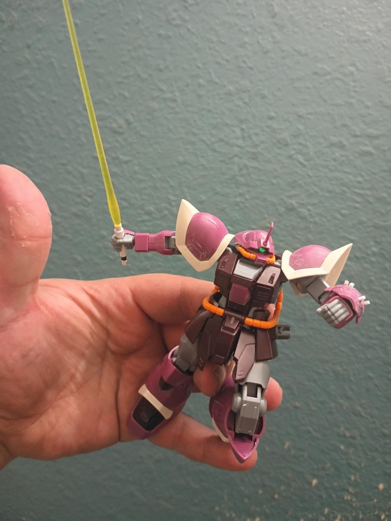 ビームサーベルを持たせた