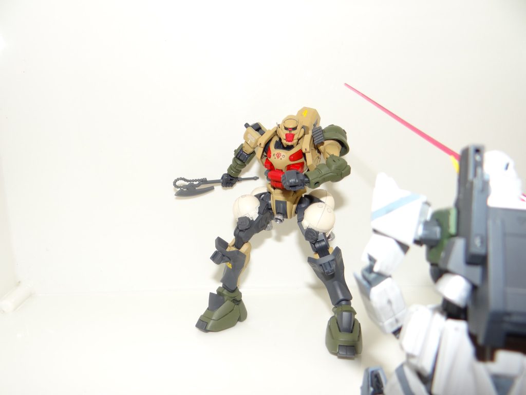 シールドどキャノン、ビッグガンをパージすれば格闘戦にも対応可能！！