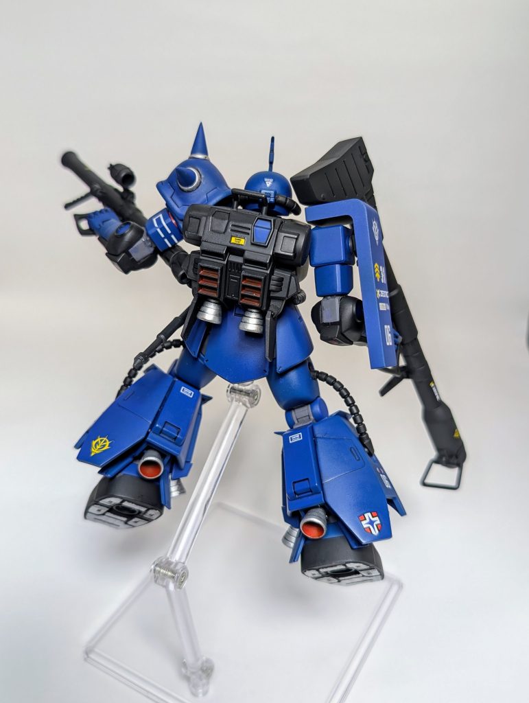 BACK VIEWどんな色でもマッチするのはやはりザクのデザインが秀逸だからでしょうか後ろ姿もイイ!