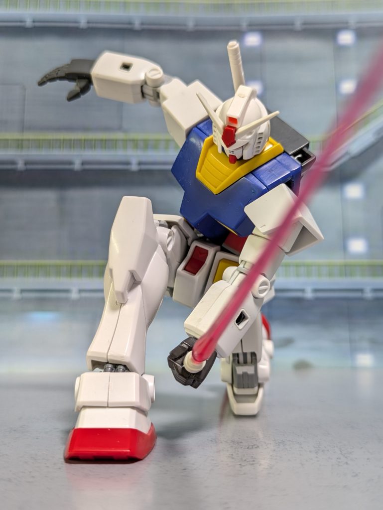 ジムではなくガンダムでやっとこのポージングができました!🤩……後は…これからアンテナやバーニア等の細かい作業…😐合わせ目消し…😐面出し…😑そしてやっと塗装…😶あっ…まだバズーカ作って無い…😶🌫️……今回はまだ途中ではございますが😅少ない時間の中…コツコツではございますが楽しんで制作する事ができました!😆可動においても〘シルエットを崩さず〙を意識し頑張りましたが、私的に満足できる形になったと思っており良かったです!😚