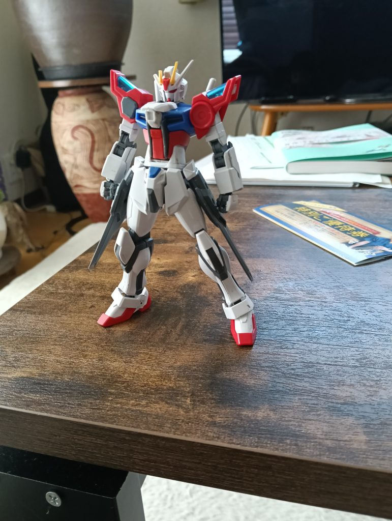 最後に制作中だったガンプラです。いや~長かった…。まだ専用ストライカーパックはできていませんが、それでもかっこよくできたかなーと思います。あとアンテナをよく見ると、ストライクから、インパルスのアンテナになっています。変えた理由は、元のが色々とだめだったので、インパルスに変えました。あの時は心折れました。次回は、多分セイバーをミキシングビルドするかもしれません。