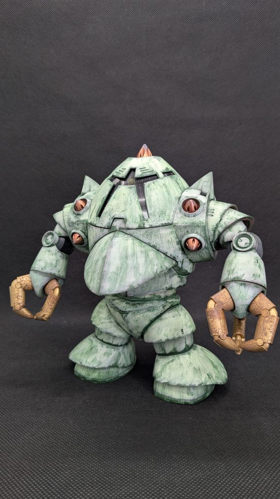 ポリのモノアイシールド付いてるキット初めて触ったかも。塗装してから着けたらテカテカ過ぎるので、シートのほうもなんか加工したほうがいいかもですね。