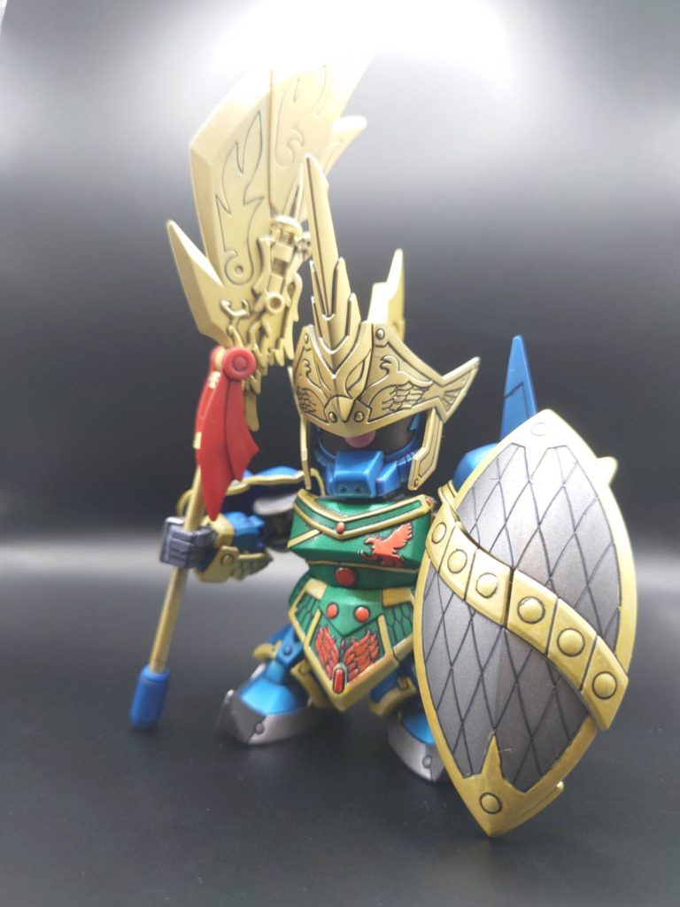 バックパックの鳳凰天舞は変形し盾になります。