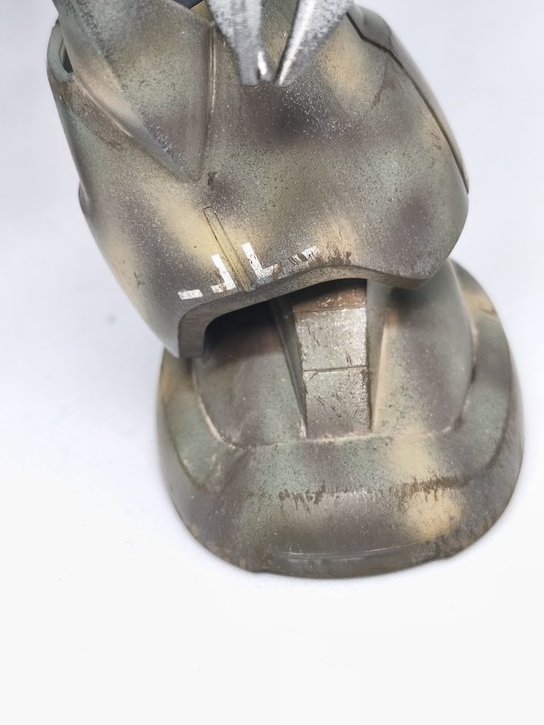 ウェザリングは足元を中心になるべく控えめに…。