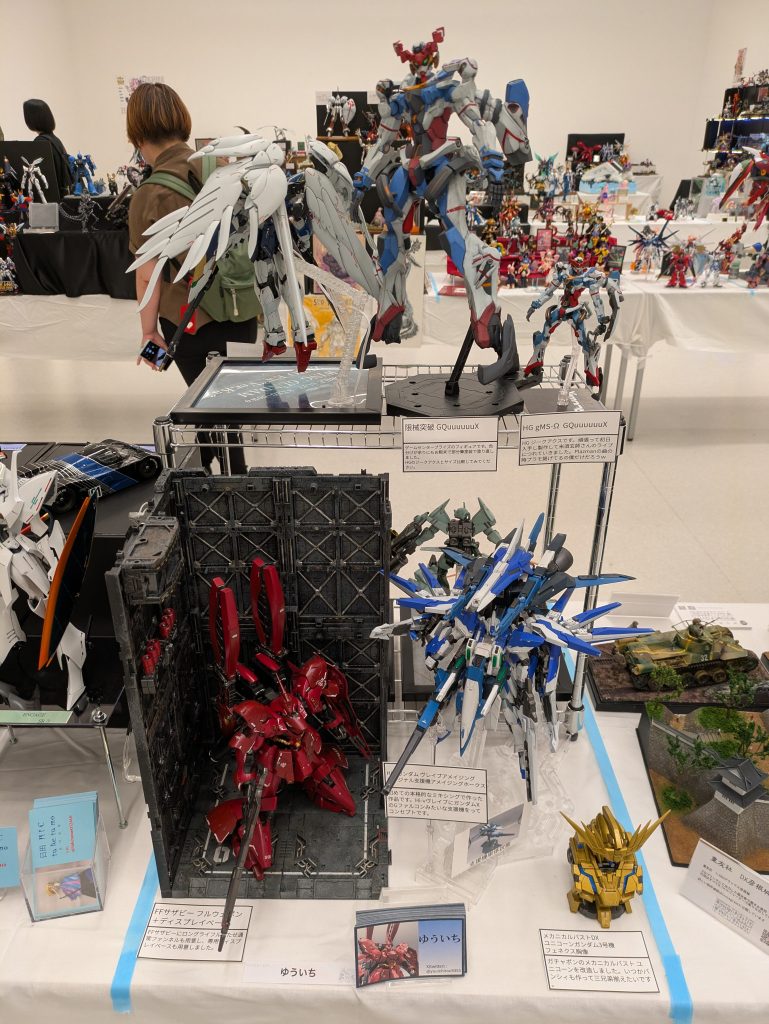 よかも6プラモデル展示会での様子。 福岡市美術館にて毎年8月下旬にある、九州最大規模の一般参加型展示会です。 今回初参加、他の作品も置いてます。 隣のHGジークアクスと比べるとサイズが一目瞭然です💦